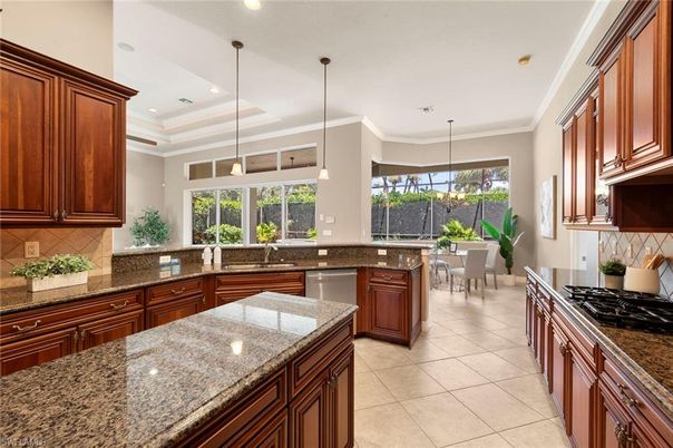 Dining room, Interior, Kitchen, Pendant Lights, Recessed Lighting, Stainless Steel Appliances