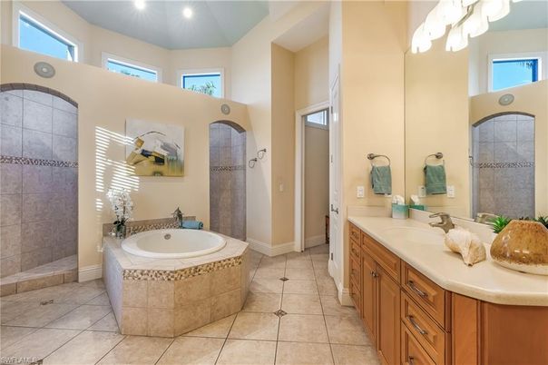 Bathroom, Dual Sink Vanities, Interior, Recessed Lighting
