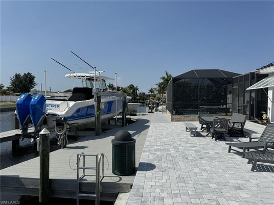 Exterior, Lake