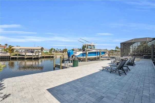 Exterior, Lake