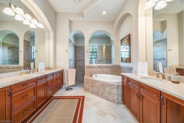 Bathroom, Dual Sink Vanities, Interior, Recessed Lighting