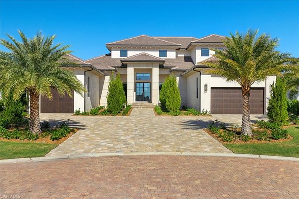 Attached, Exterior, Facade, Mediterranean