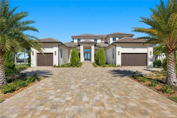 Attached, Exterior, Facade, Mediterranean