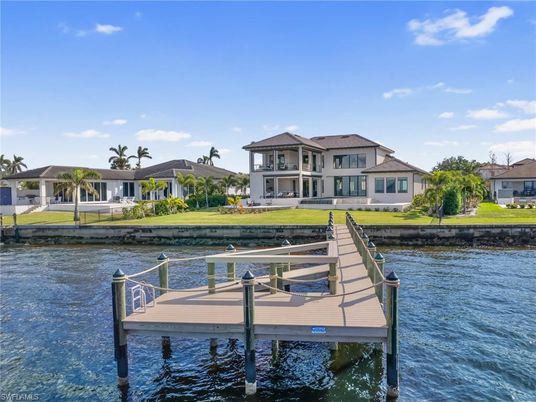 Exterior, Lake