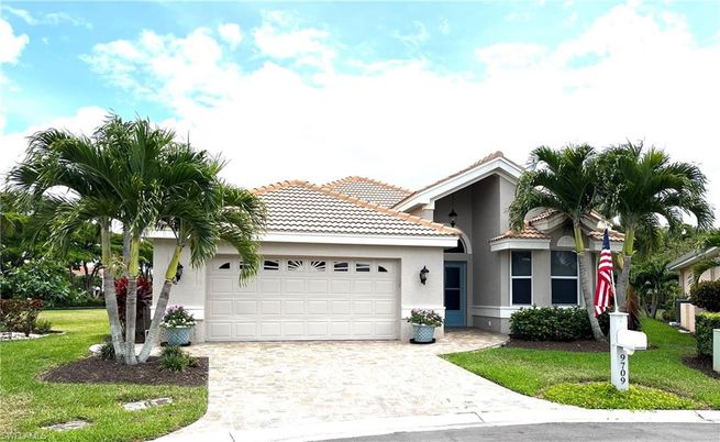 Attached, Exterior, Facade, Mediterranean