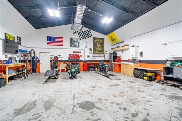 Garage, Interior