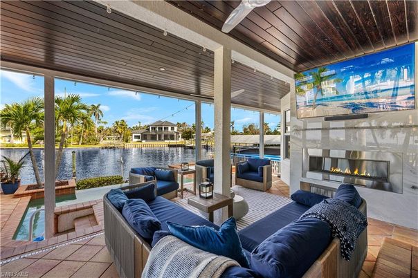 Exterior, Fireplace, Living room, Water