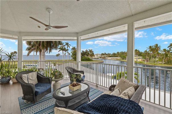 Interior, Living room, Sun Room, Water