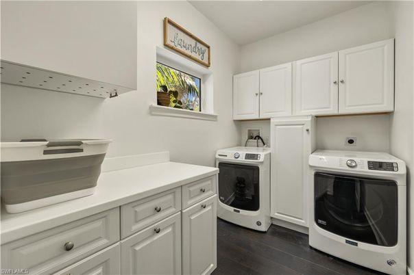 Interior, Washer, Wood Texture Flooring