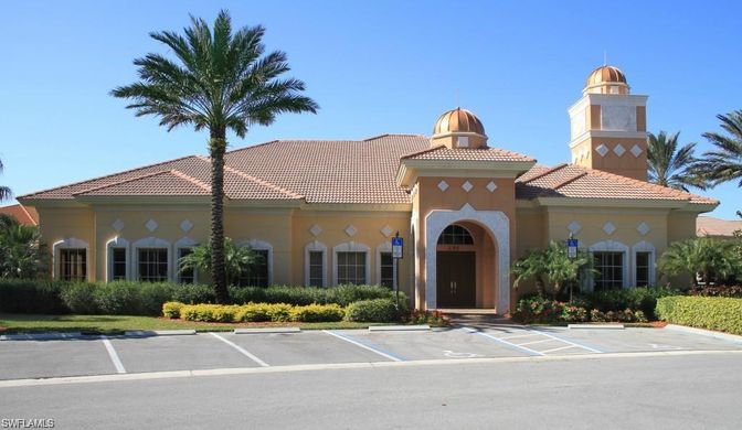 Exterior, Facade, Mediterranean