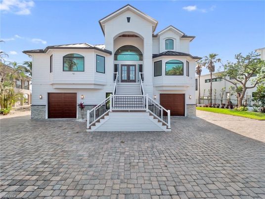 Attached, Exterior, Facade, Mediterranean