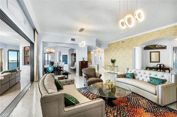 Chandelier, Dining room, Interior, Living room, Pendant Lights