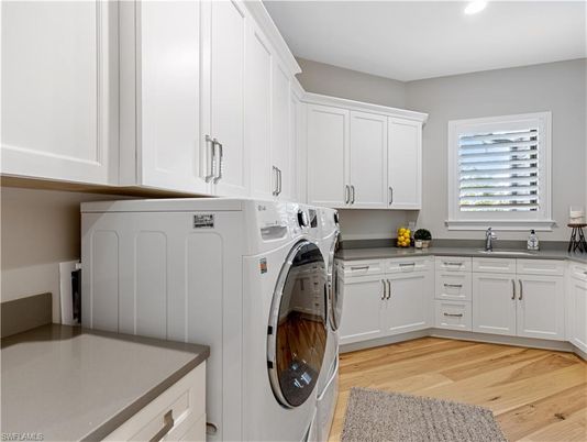 Interior, Recessed Lighting, Washer, Wood Texture Flooring