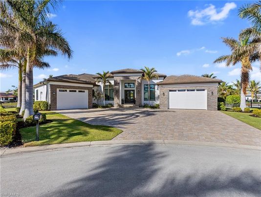 Attached, Exterior, Facade, Ranch