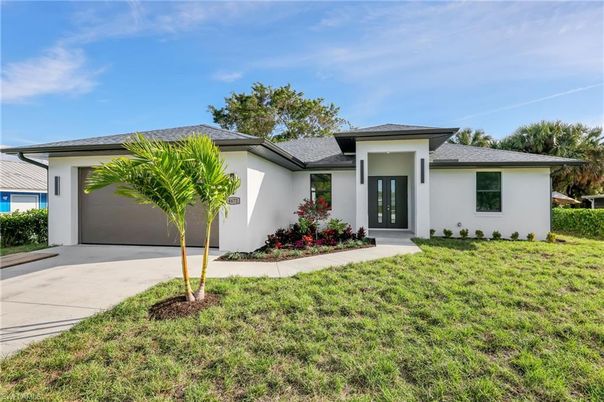 Attached, Exterior, Facade, Ranch