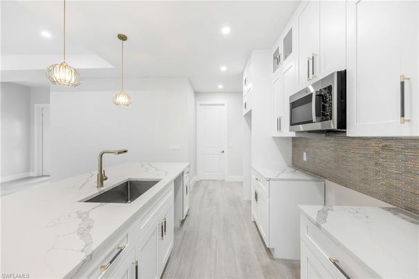 Interior, Kitchen, Pendant Lights, Recessed Lighting, Wood Texture Flooring