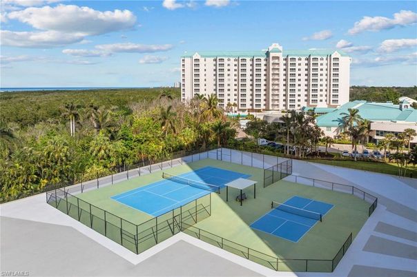 Exterior, Tennis Courts