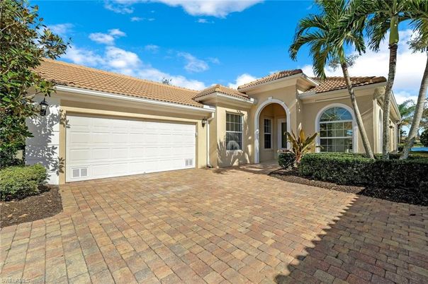 Attached, Exterior, Facade, Mediterranean