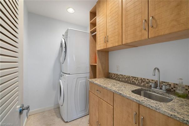 Interior, Recessed Lighting, Washer