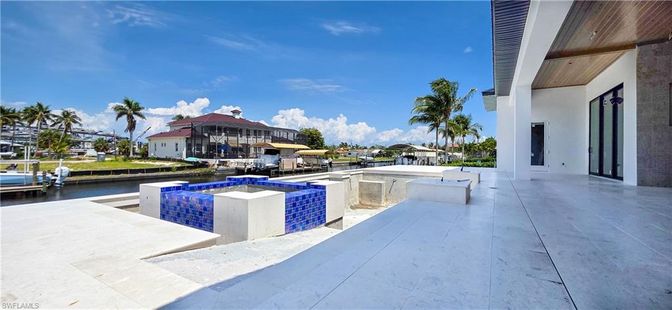 Exterior, Lake, Pool
