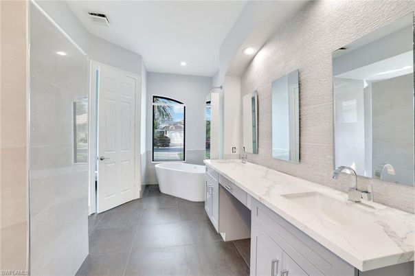 Bathroom, Dual Sink Vanities, Free Standing Baths, Interior, Recessed Lighting