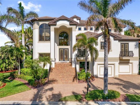 Attached, Exterior, Facade, Mediterranean
