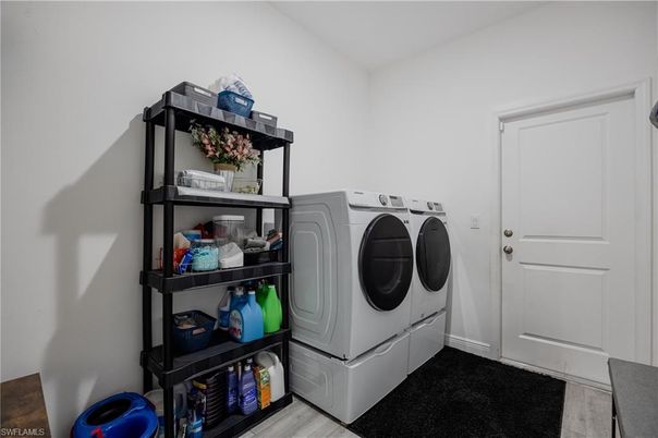 Interior, Washer, Wood Texture Flooring
