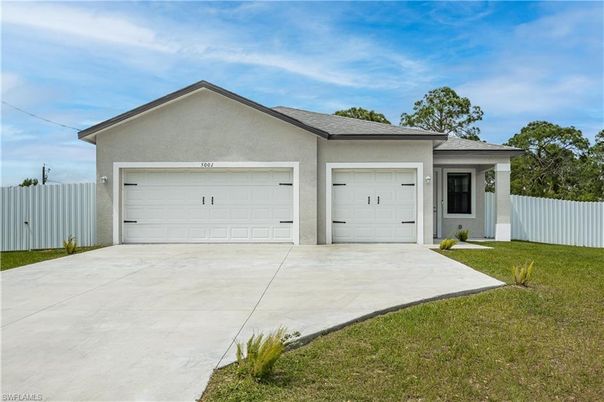 Attached, Exterior, Facade, Ranch