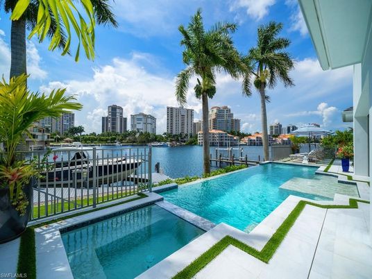 Exterior, Lake, Pool, Water