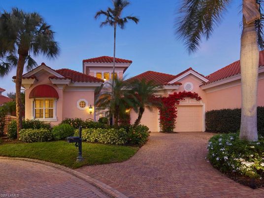 Attached, Exterior, Facade, Mediterranean