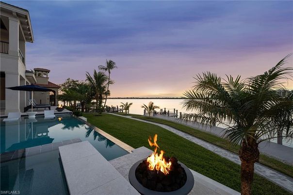 Exterior, Pool, Water
