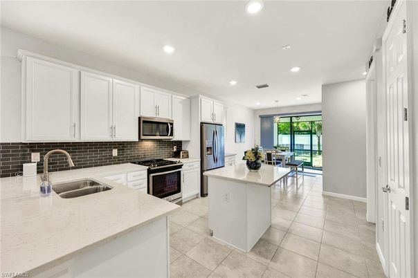 Dining room, Interior, Kitchen, Pendant Lights, Recessed Lighting, Stainless Steel Appliances