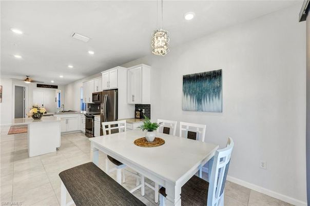 Dining room, Interior, Kitchen, Pendant Lights, Recessed Lighting, Stainless Steel Appliances