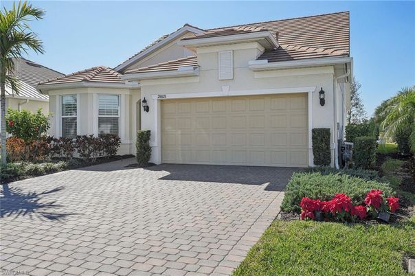Attached, Exterior, Facade, Mediterranean