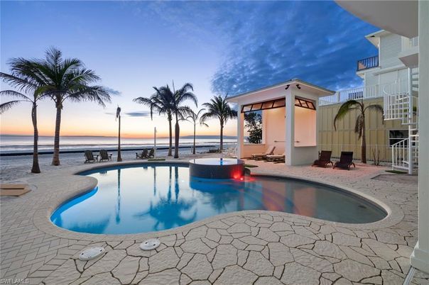 Exterior, Pool, Water