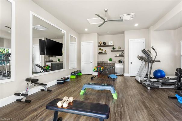 Fitness Equipment, Interior, Recessed Lighting, Wood Texture Flooring