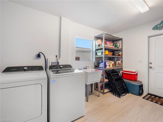 Interior, Washer, Wood Texture Flooring