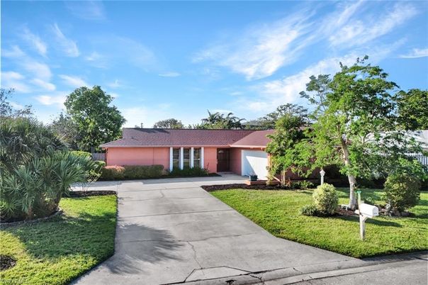 Backyard, Exterior, Facade, Ranch