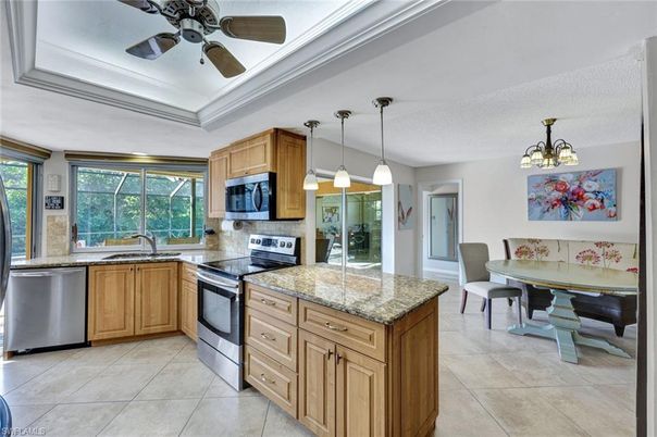 Dining room, Interior, Kitchen, Pendant Lights, Stainless Steel Appliances