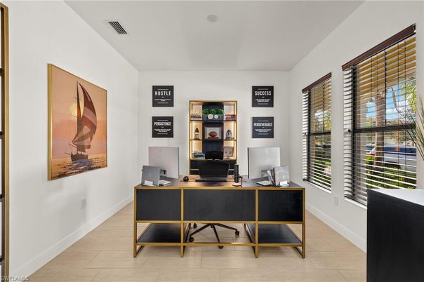 Home Office, Interior