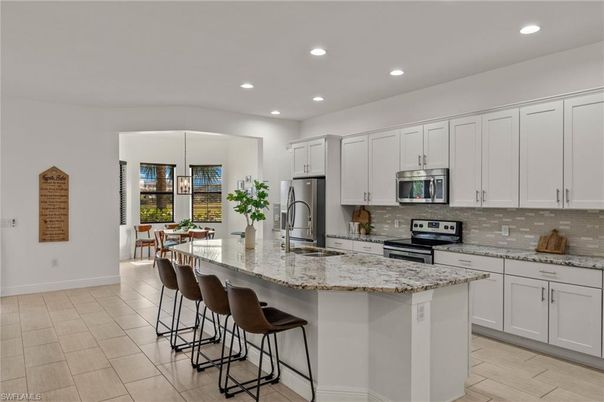 Dining room, Interior, Kitchen, Pendant Lights, Recessed Lighting, Stainless Steel Appliances
