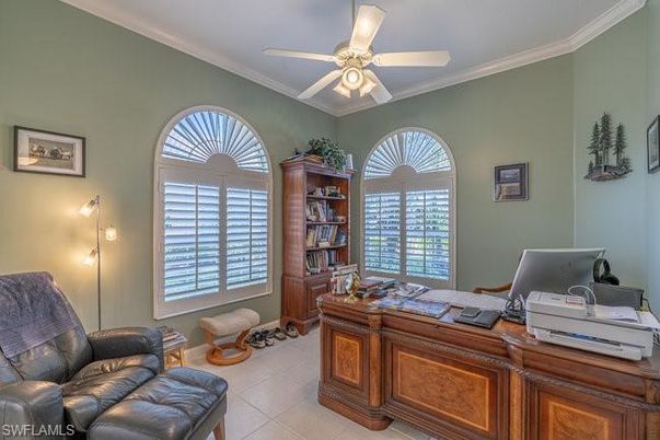 Home Office, Interior