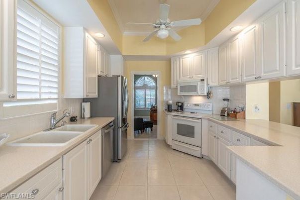 Dining room, Interior, Kitchen, Recessed Lighting, Stainless Steel Appliances