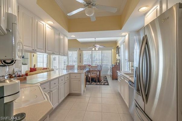 Chandelier, Dining room, Interior, Kitchen, Recessed Lighting, Stainless Steel Appliances