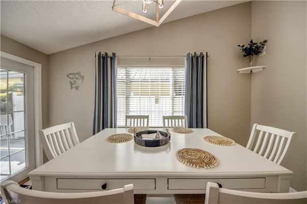 Dining room, Interior