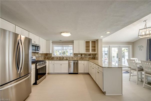 Dining room, Interior, Kitchen, Recessed Lighting, Stainless Steel Appliances