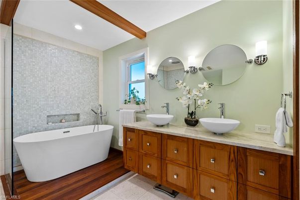 Bathroom, Dual Sink Vanities, Free Standing Baths, Interior, Recessed Lighting, Wooden Beams