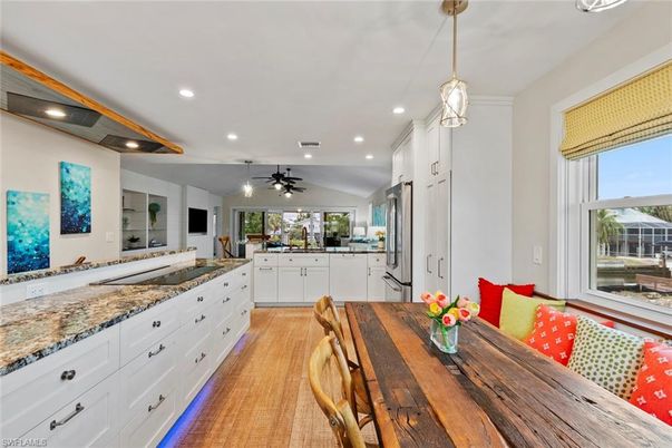 Dining room, Interior, Kitchen, Pendant Lights, Recessed Lighting, Wood Texture Flooring
