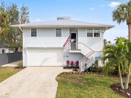 Attached, Exterior, Facade, Raised Ranch