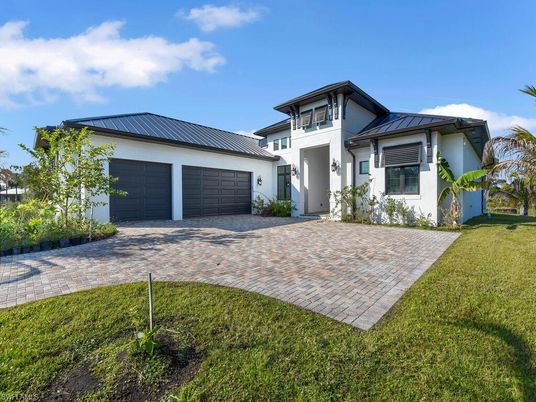 Attached, Backyard, Exterior, Facade, Modern